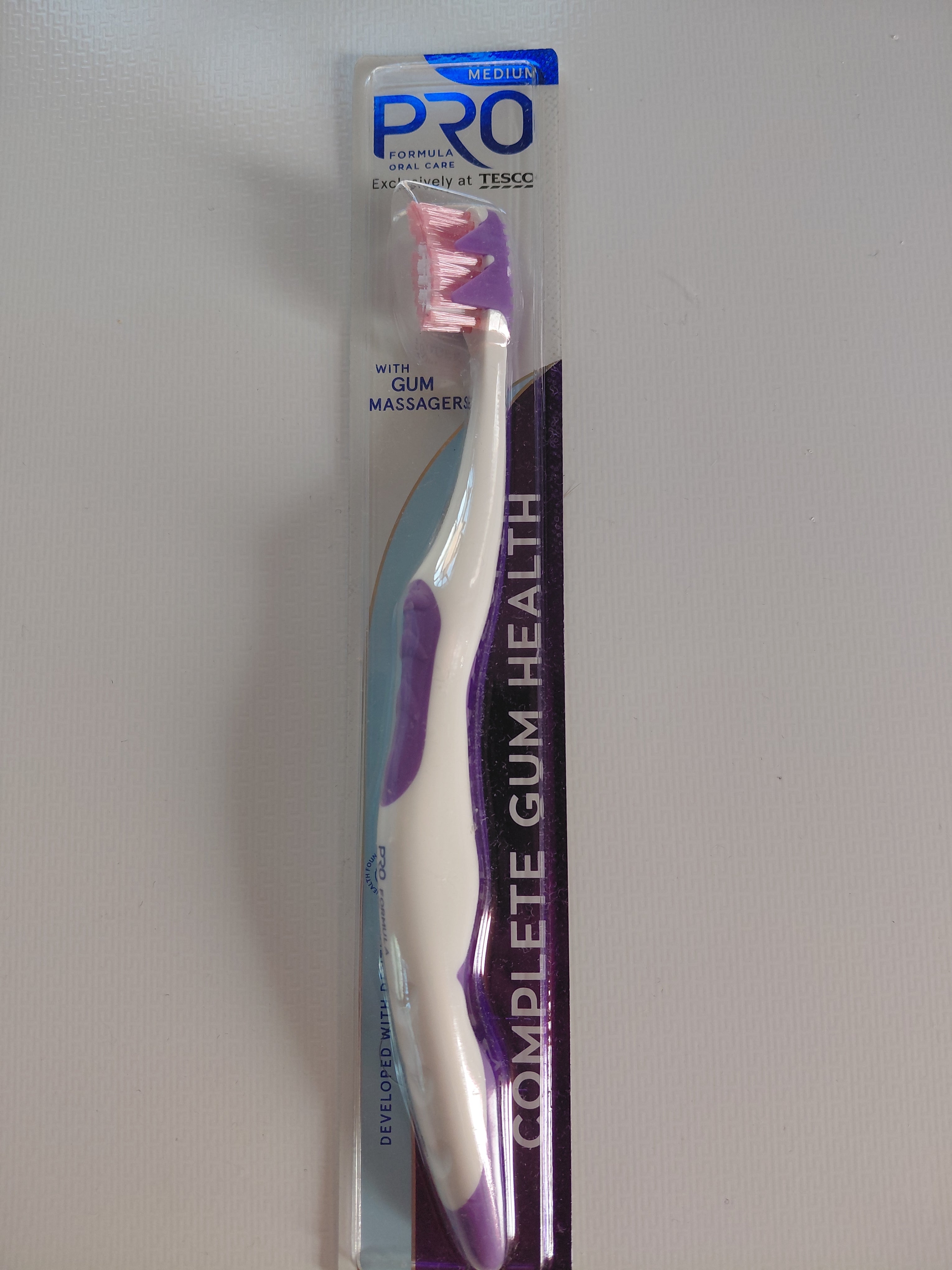 PRO Formula Complete Gum Health Toothbrush – Medium